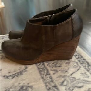 Dr. Scholl's Brown Wedge Shoes Comfortable Stylish Design